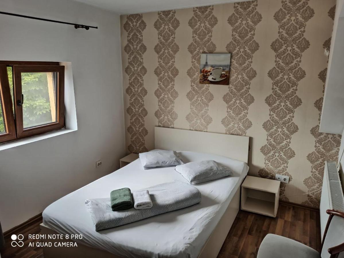 Quik Hotel Braşov Exterior foto